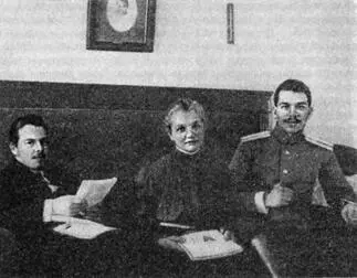 Сергей и Николай Вавиловы с матерью А М Вавиловой 25 декабря 1916 г по ст - фото 13