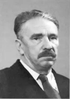 С П Толстов П Н Миллер На раскопках в Зарядье в 1946 г слева - фото 27