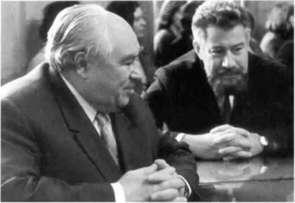 М М Герасимов слева и М Г Рабинович 1970е гг Выступление М Г - фото 31