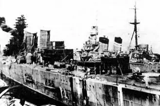 Тяжелый крейсер Миоко во время спуски 16 апреля 1927 г вверху и на - фото 51