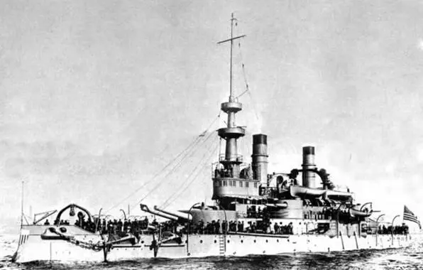 Броненосец Орегон в конце 1890х гг вверху и в центре Броненосец - фото 86