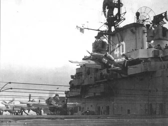 Посадка F8FIB на борт авианосца USS TARAWA 4 сентября 1947 года Хорошо видно - фото 68