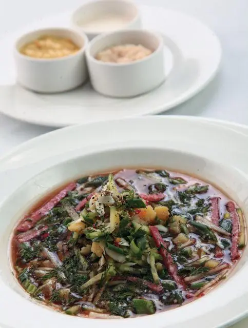 Окрошка с курицей Филе куриной грудки или бедер 400 г Картофель 200 г Яйца 4 - фото 87