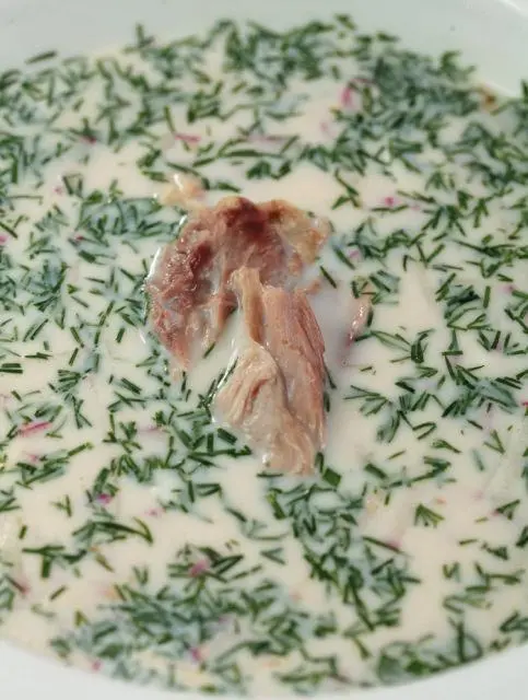 Окрошка на кефире со щавелем Яйца 4 шт Щавель 100 г Огурец 40 г Редис 40 г - фото 88