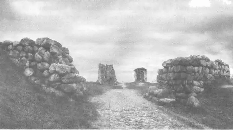 Руины замка в Новогрудке Очередной штурм состоялся лишь в 1391 году Но отряд - фото 23