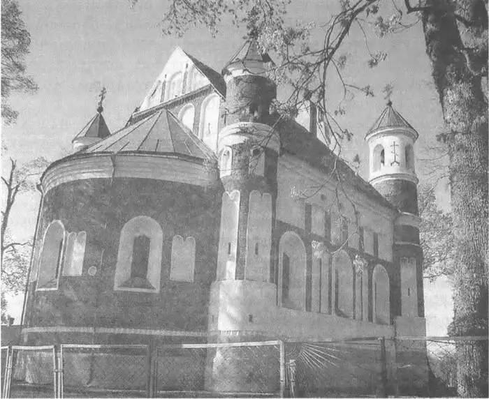 Храмкрепость в Мурованке Храм представляет собой четырехстолпное одноэтажное - фото 74