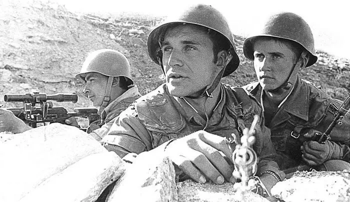 В боевом охранении Взвод Сергея Стоногина Встреча с аксакалом Батальон - фото 21