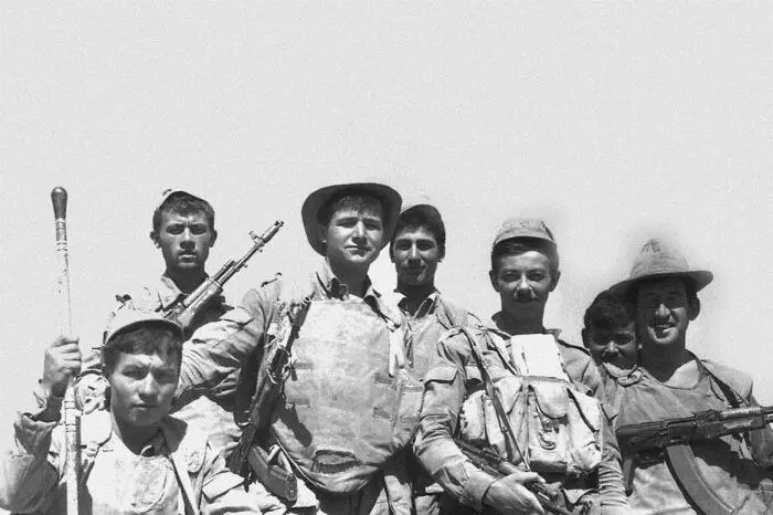 Солдаты 2го МСР и лейтенант Сергей Шерстюк Упала первая звезда Пропыленные - фото 31