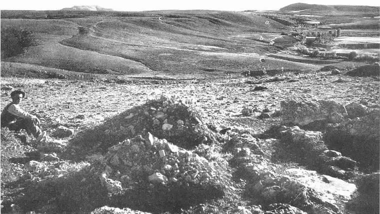 Вид с ПеньяРедонда на запад на холм Каньял Человек слева на фото сидит на - фото 88