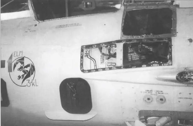 Капитальный ремонт МиГ21МФ польских ВВС Сняты полностью лючки На фотографии - фото 143
