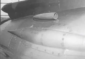 Детальное фото вспомогательного воздухозаборника форсажной камеры На стоянке - фото 164