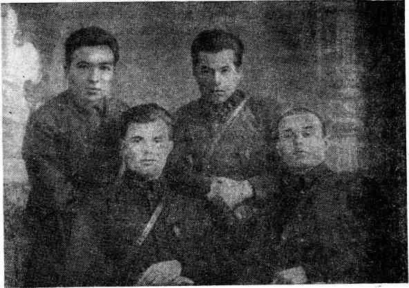 1927 год Группа сотрудников Акмолинской милиции Слева сидит К И Григорьев - фото 20