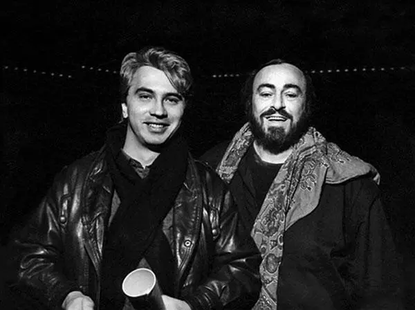 Дмитрий с итальянским тенором Лучано Паваротти Благодаря этим качествам в его - фото 11
