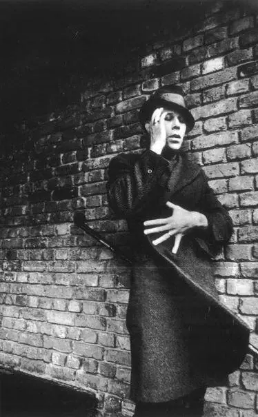 Уэйтс приходит в себя после встречи со своим биографом Лондон 1981 г Фото - фото 20