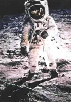 21 июля 1969 года Олдриншагает по Луне Прилунение двух землян наблюдали у - фото 34