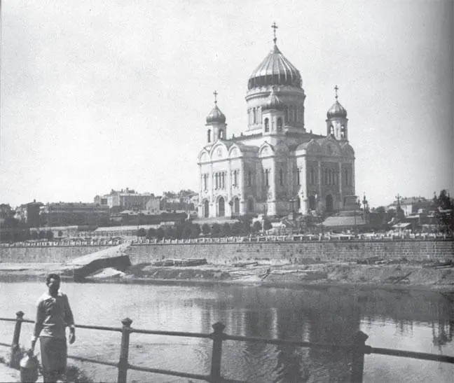 Храм Христа Спасителя 1931 г Последняя фотография перед взрывом Уже после - фото 195