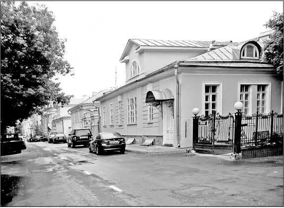 Большой Афанасьевский переулок дома 8 и 12 С левой стороны от бетонного - фото 24