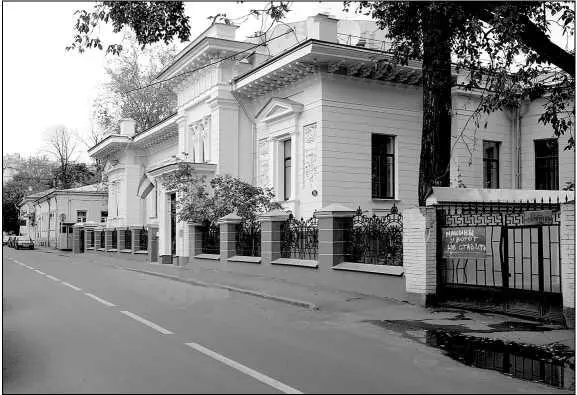 Денежный переулок дом 16 Дом отличается от многих своих собратьев почти - фото 37