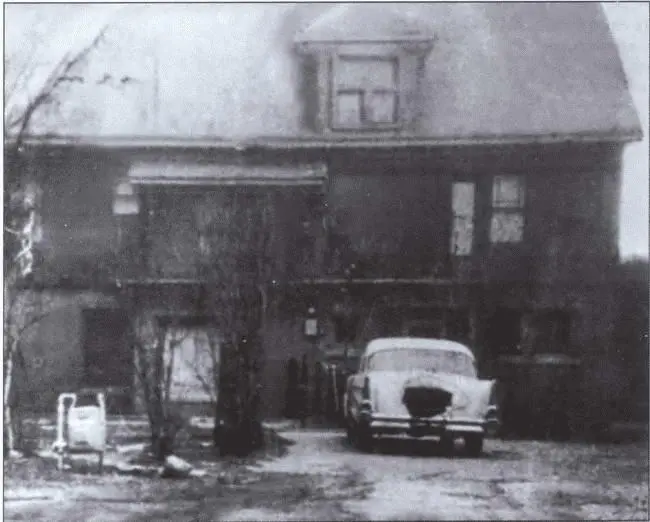 Дом генерала Уокера в Далласе Известная фотография Ли Харви Освальда с - фото 11