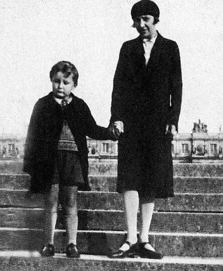 Марина Цветаева с сыном Георгием Париж начало 1930х Марина Цветаева - фото 47