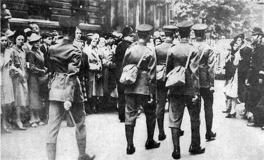 Предвоенный Лондон Резервисты на улицах города Дюнкерк 28 мая 1940 г - фото 56