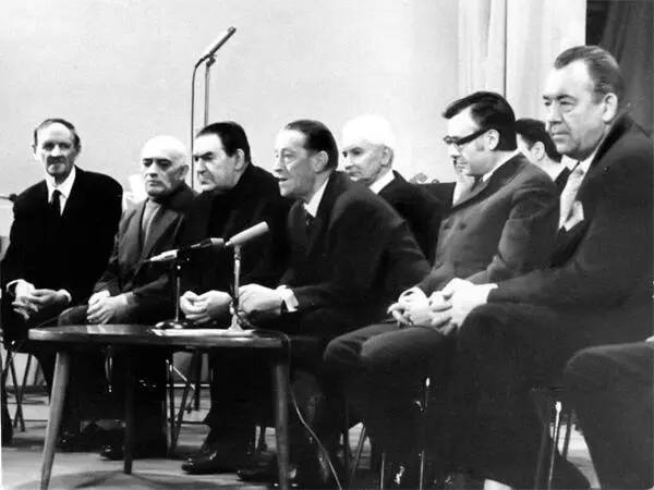 На телевечере в Москве по случаю 50летия советского джаза слева направо Г - фото 70