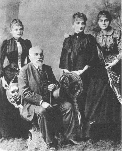 Владислав Склодовский со своими дочерьми Марией Броней и Хеленой в 1890 году - фото 2