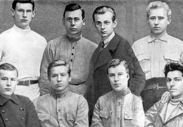Группа студентов Московской горной академии Стоят слева направо А Фадеев - фото 17