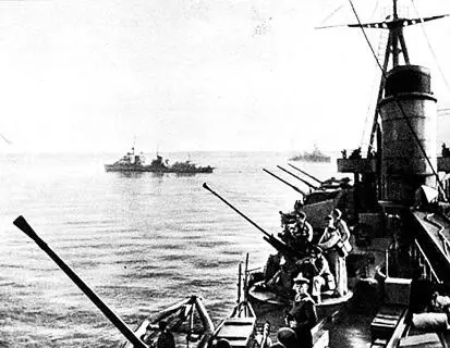 Черноморский флот Отряд боевых кораблей в походе 1943 г На морских - фото 154