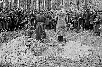 Участь изменников Родины Расстрел партизанами немецких прислужников Из - фото 181