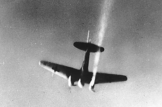 Сбитый немецкий бомбардировщик Ju88 Военные действия на других театрах - фото 198