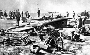 Hа разбитом немецком аэродроме 1943 г День 30 апреля Продвижению войск - фото 208