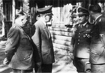 А Гитлер слева и Эрих Кох справа На посту рейхскомиссара Украины Эрих - фото 227