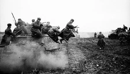 Ожесточенный бой Войска 56й армии закрепились на достигнутых рубежах и - фото 247