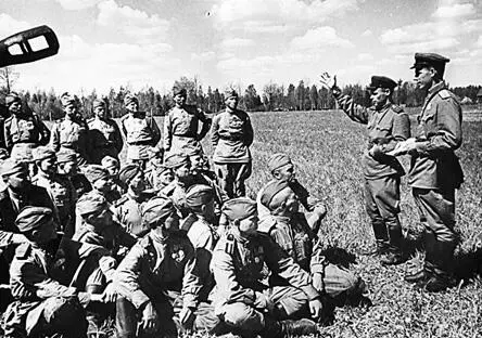 Беседа с бойцамиартиллеристами Роль союзников во Второй мировой войне - фото 249