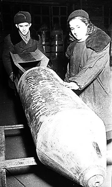 Комсомольцы 1943 г Горячая пора продолжается и на полях нашей страны В - фото 353