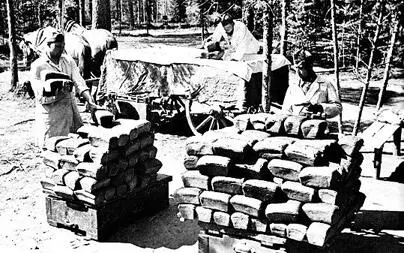 Распределение хлеба в воинские части Фронтовая кухня 24 мая 1943 г - фото 364