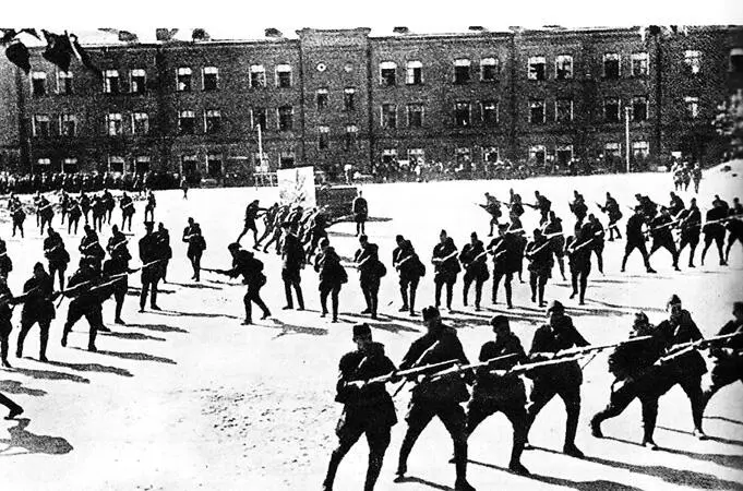 Занятия по отработке приемов штыкового боя 1943 г В этот же период - фото 54