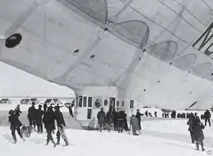 13 мая 1926 года дирижабль Норвегия пролетает над Северным полюсом и успешно - фото 87