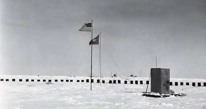 Южный полюс в 1957м в год создания американской базы Лачуга служила - фото 138