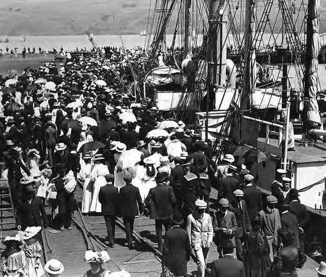 1 января 1908 г тысячи людей пришли проводить экспедицию в Антарктику Пройдя - фото 25