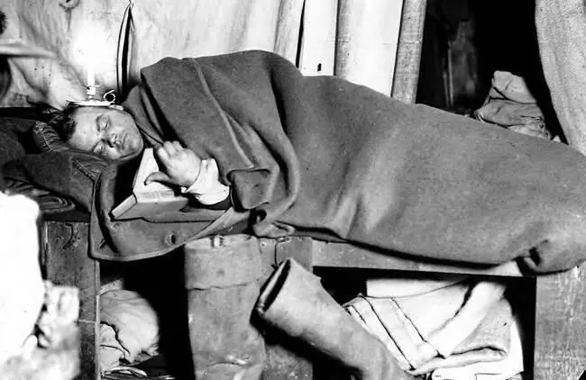 Марстон читает книгу перед сном У меня в дневнике есть запись о том что в - фото 83