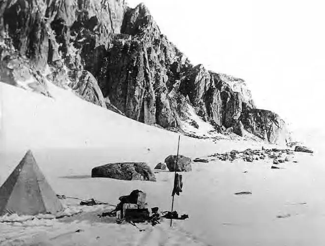 4 декабря Лагерь у склада D 10 декабря 1908 г Лагерь у горы Клаудмэйкер - фото 102