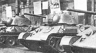 Танки Т34 со штампованными башнями в цеху УЗТМ 1943 г Штампованная башня - фото 107