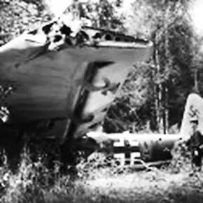 Сбитый немецкий бомбардировщик Юнкерс Ю88 Днем 17 августа С этого дня - фото 145