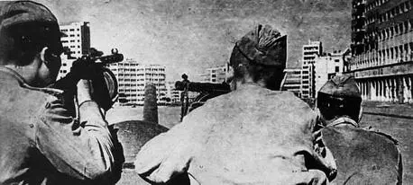 Бои за Харьков В это же время 53я армия ИМ Манагаров обходя Харьков - фото 146
