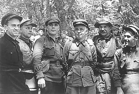 Крымские партизаны 5 сентября 1943 г Воскресенье Соединения 60й армии - фото 295
