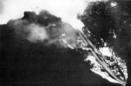 Торпеда попала в цель В ночь на 6 сентября 1943 г эта же группа катеров - фото 301