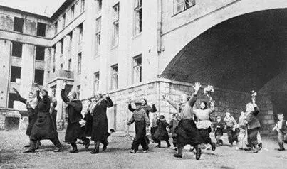 Встреча воиновосвободителей г Брянск 17 сентября 1943 г Днем 17 - фото 428