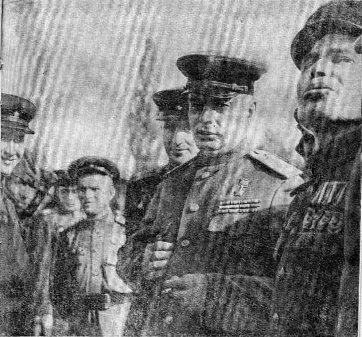 Командир 10го гвардейского УральскоЛьвовского Краснознаменного орденов - фото 17